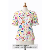 生地：ポリエステル100％ キャンディ柄プリント（白）