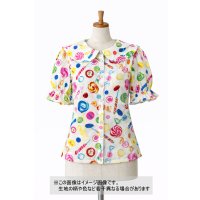 生地：ポリエステル100％ キャンディ柄プリント（白）