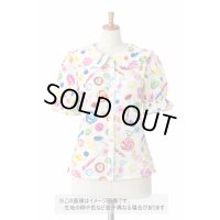 生地：ポリエステル100％ キャンディ柄プリント（白）