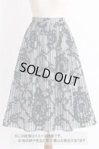 生地：綿ポリエステル混 ストライプ刺繍カットジャガード（グレー）