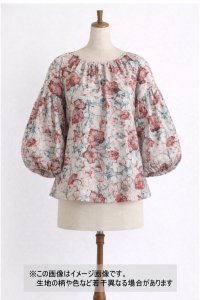 生地：綿100％ジャガード フラワープリント（キナリ×赤×緑）