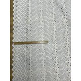 生地：ポリ綿両耳スカラップ刺繍レース（白）