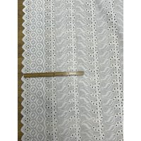 生地：ポリ綿両耳スカラップ刺繍レース（白）