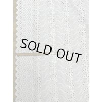 生地：ポリ綿両耳スカラップ刺繍レース（白）