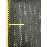 生地：ポリ綿両耳スカラップ刺繍レース（黒）