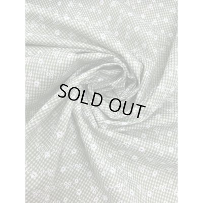 画像7: 生地：綿100％小花柄刺繍風プリント ギンガムチェック（グリーン）