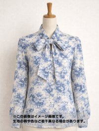 生地：綿100％ 薄手ローン花柄（ホワイト×ブルー）