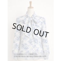 生地：綿100％ 薄手ローン花柄（ホワイト×ブルー）