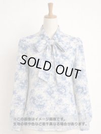 生地：綿100％ 薄手ローン花柄（ホワイト×ブルー）