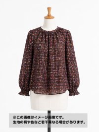生地：ポリエステル100％ツイード風プリントジョーゼット（レッドブラウン系）