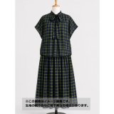 生地：ポリエステル100％手描き風格子プリント デシン（ネイビー×蛍光グリーン）