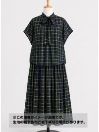 生地：ポリエステル100％手描き風格子プリント デシン（ネイビー×蛍光グリーン）