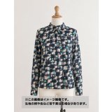 生地：ポリエステル100％2WAYジオメトリック柄ニット（ベージュ／黒・ターコイズ）