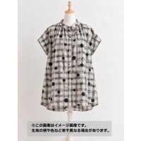 生地：綿100％ 80ローンミラクルウェーブプリント（薄いベージュ地×グレー・黒）