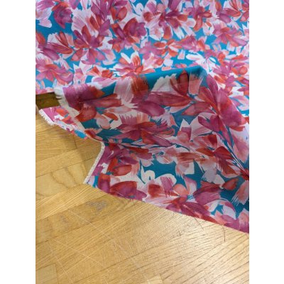 画像5: 生地：ポリエステル100%水彩画タッチ花柄プリント（ブルー／ピンク）