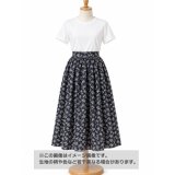 生地：ポリエステル100％ 花柄プリント マロニカブッチャー（紺地／白）