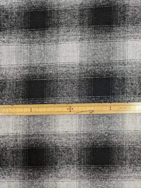 画像2: 生地: オンブレチェック柄ウールライクポリストレッチ(白/黒) (2)