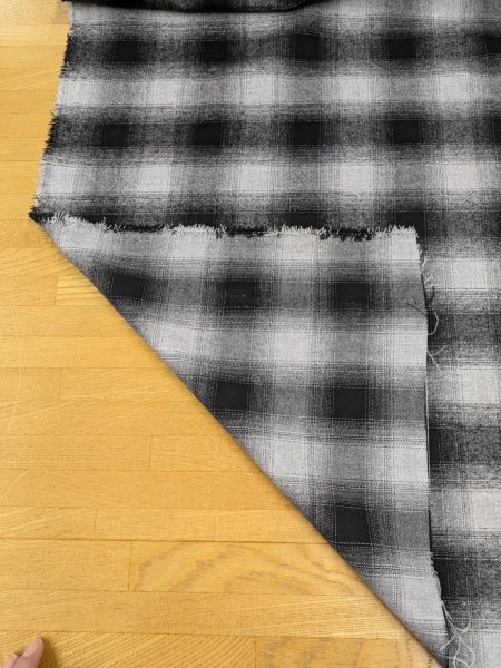 画像3: 生地: オンブレチェック柄ウールライクポリストレッチ(白/黒) (3)