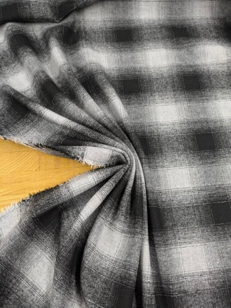 画像5: 生地: オンブレチェック柄ウールライクポリストレッチ(白/黒) (5)