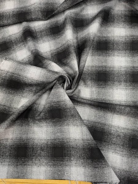 画像6: 生地: オンブレチェック柄ウールライクポリストレッチ(白/黒) (6)