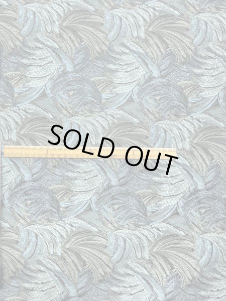 画像2: 生地:光沢感が美しいボタニカル柄ジャガード(厚手・接着芯付き) (2)