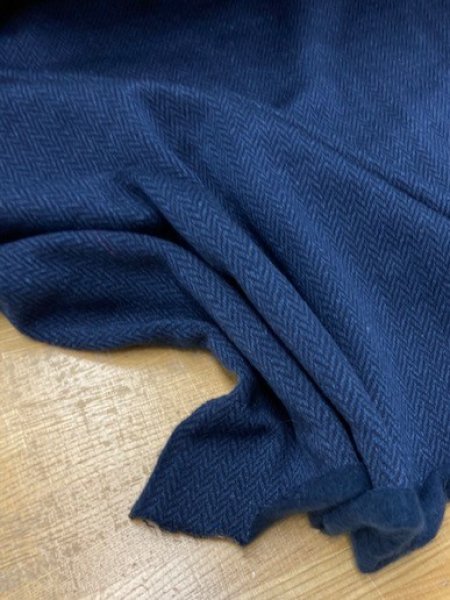 画像6: 生地:ヘリンボーン柄アクリル裏起毛ニット(紺) (6)