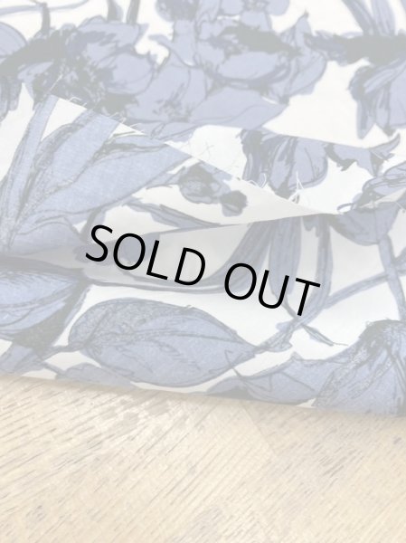 画像4: 生地:ポリエステル100%花柄(グレーネイビー) (4)