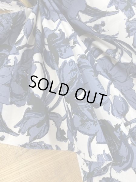 画像5: 生地:ポリエステル100%花柄(グレーネイビー) (5)