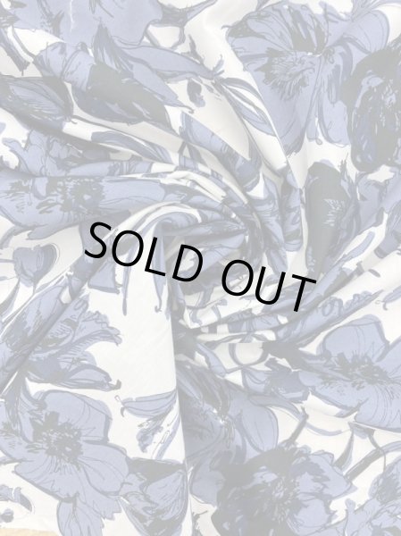 画像6: 生地:ポリエステル100%花柄(グレーネイビー) (6)