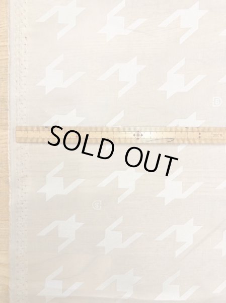 画像2: 生地:【特価】千鳥格子柄ポリエステル(ベージュ) (2)