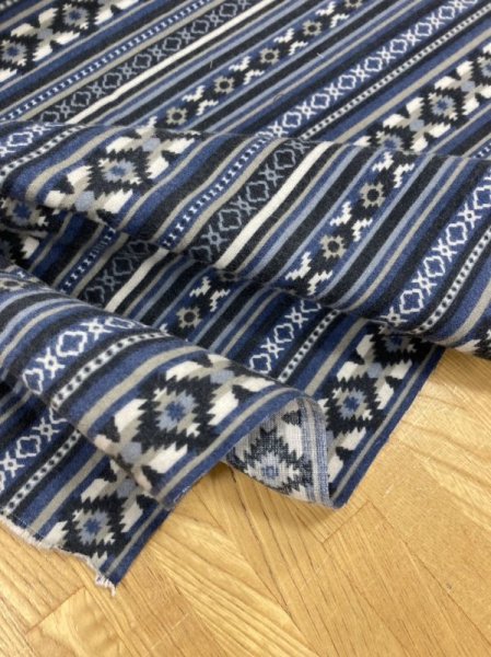画像4: 生地:ネイティブ柄プリントコットンネル(ブルー・紺) (4)