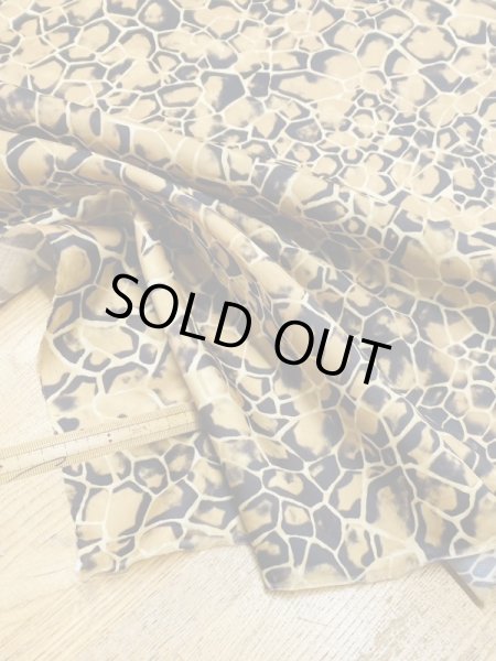 画像5: 生地：へび亀柄ポリエステル（キャメル） (5)