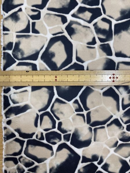 画像2: 生地:へび亀柄ポリエステル(クリーム) (2)