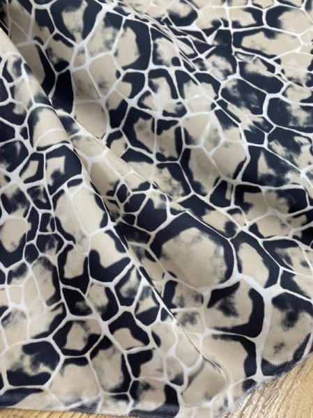 画像5: 生地:へび亀柄ポリエステル(クリーム) (5)