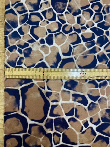 画像2: 生地:へび亀柄ポリエステル(濃ベージュ) (2)