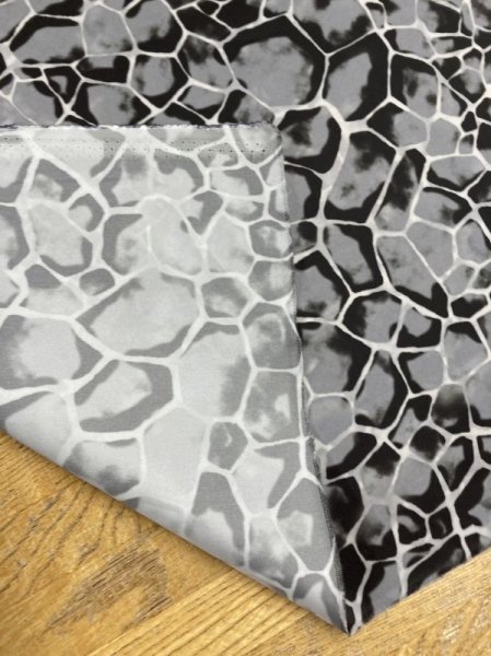 画像3: 生地:へび亀柄ポリエステル(グレー) (3)