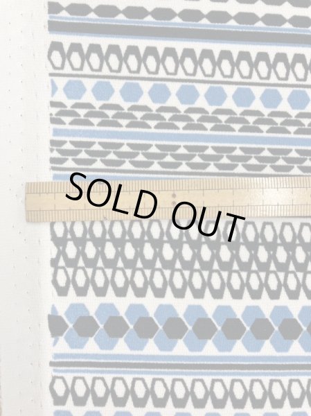 画像2: 生地:ポリエステル100%模様ボーダー柄プリント(水色・紺) (2)