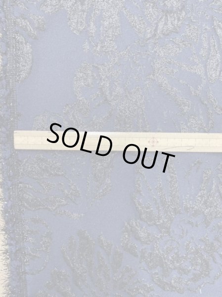 画像2: 生地:ポリエステル100%ラメふくれジャガード(紺/黒) (2)