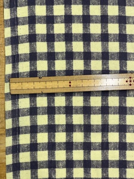 画像2: 生地:チェック柄ポリエステルプリント(イエローグリーン) (2)