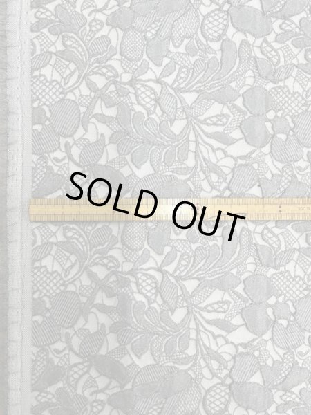 画像2: 生地:ポリエステル100%花柄ジャガード(グレー) (2)