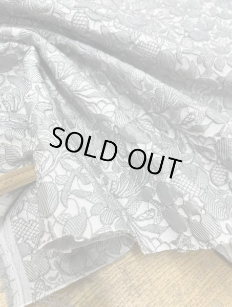 画像5: 生地:ポリエステル100%花柄ジャガード(グレー) (5)