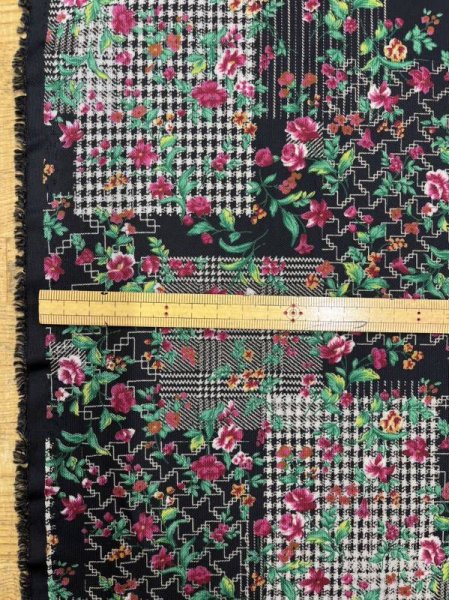 画像3: 生地:花柄ポリエステル100%プリントニット(黒) (3)