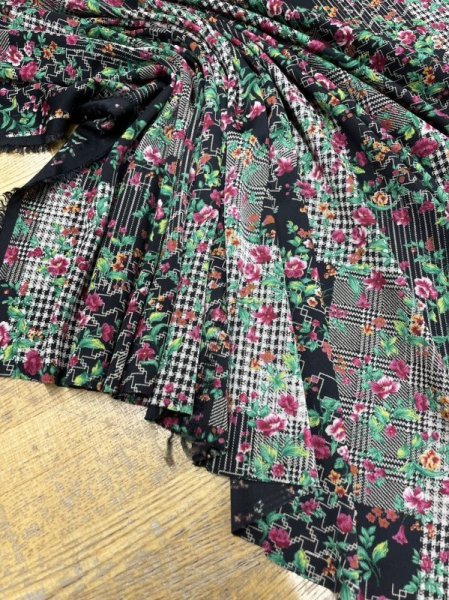 画像6: 生地:花柄ポリエステル100%プリントニット(黒) (6)