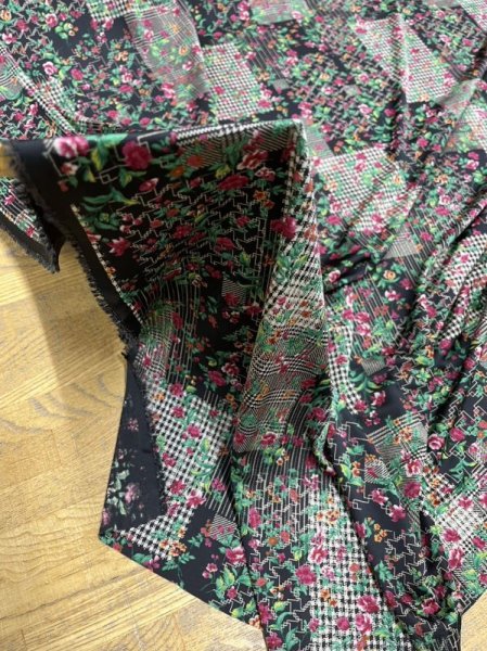 画像8: 生地:花柄ポリエステル100%プリントニット(黒) (8)