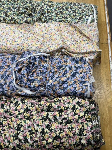 画像8: 生地:ダブル幅ポリエステル100%花柄プリント(紺/ラベンダー) (8)