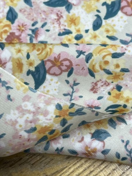 画像4: 生地:ダブル幅ポリエステル100%花柄プリント(クリーム/ピンク) (4)