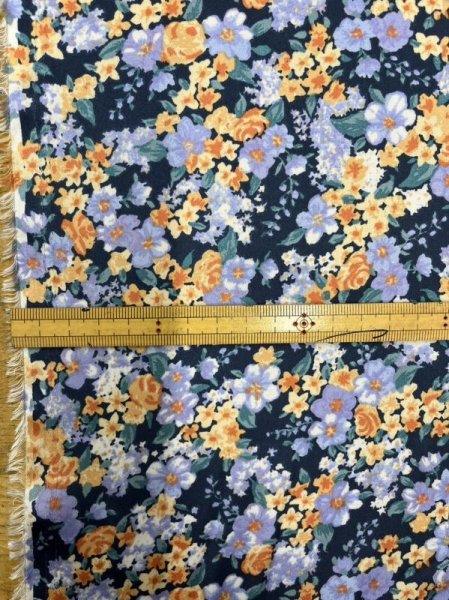 画像2: 生地:ダブル幅ポリエステル100%花柄プリント(紺/ラベンダー) (2)