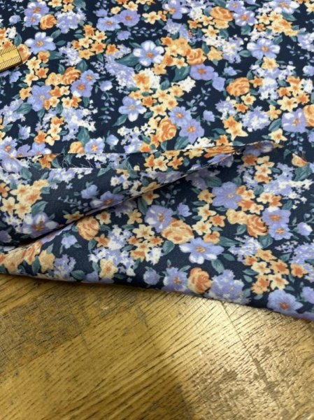 画像4: 生地:ダブル幅ポリエステル100%花柄プリント(紺/ラベンダー) (4)