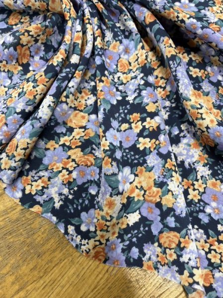 画像5: 生地:ダブル幅ポリエステル100%花柄プリント(紺/ラベンダー) (5)