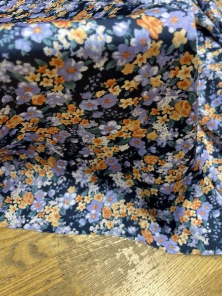 画像7: 生地:ダブル幅ポリエステル100%花柄プリント(紺/ラベンダー) (7)